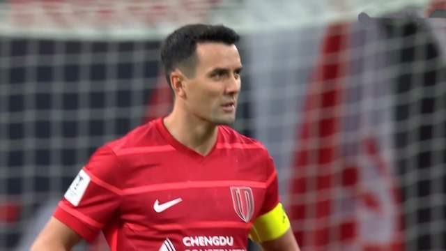 云开体育官网入口-队长离队，成都蓉城中场重组，茹萨+杨明洋跑动拉满 改4后卫保前4